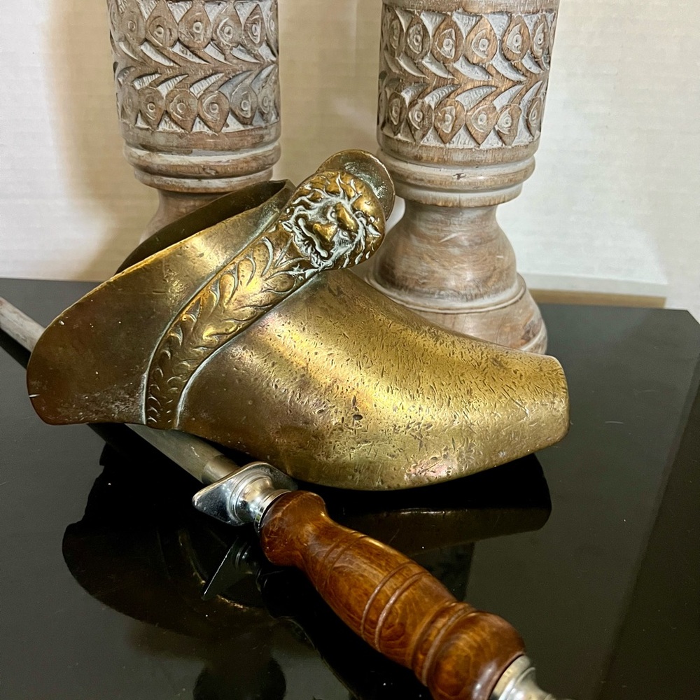 Antique Gold Decorative Shoe Stirrup